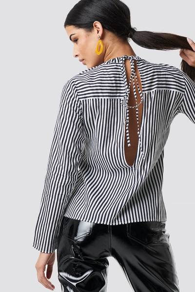 Rut & Circle Layla Back Knot Shirt - Multicolor In Black/white