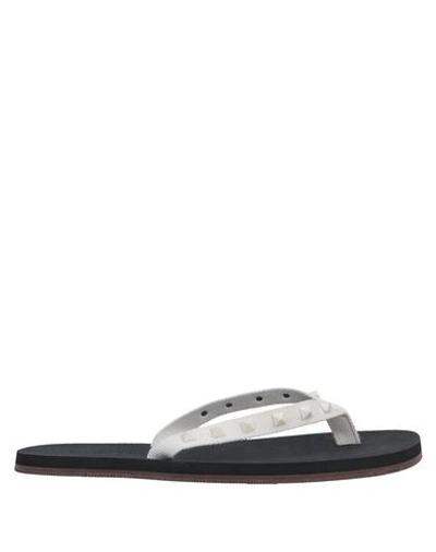 Valentino Garavani Flip Flops In Ivory