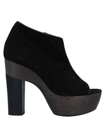 Alexa Wagner Ankle Boot In Black