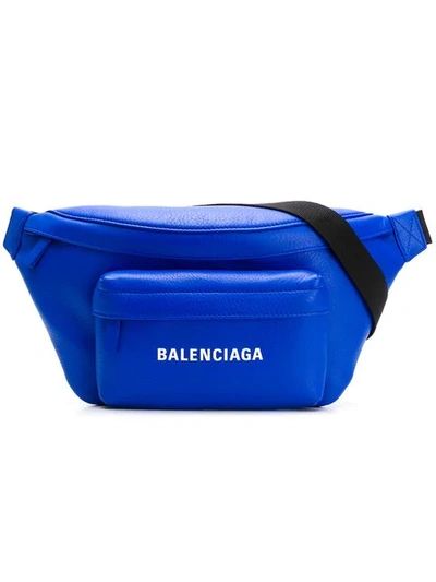 Balenciaga Everyday Logo Belt Bag In Bleu/blanc