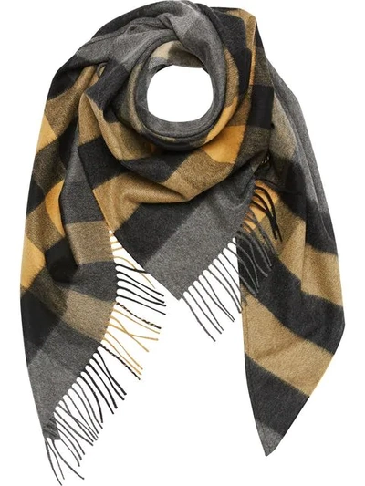 Burberry The  Bandana In Check Cashmere In Grey