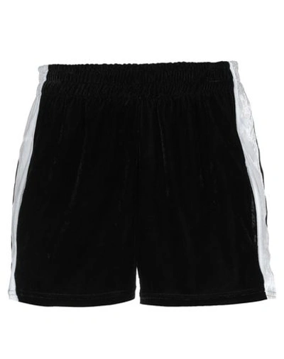 Numero 00 Shorts & Bermuda In Black