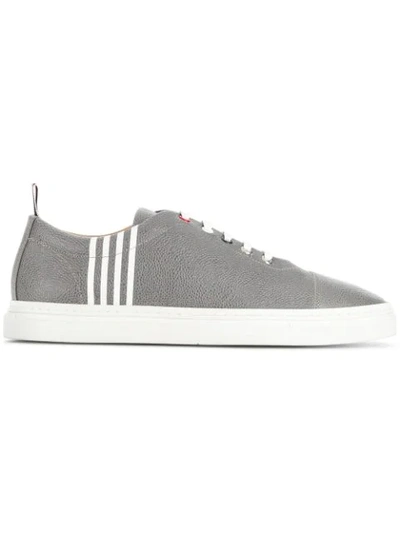 Thom Browne Sneakers Mit Logo-streifen In Grey