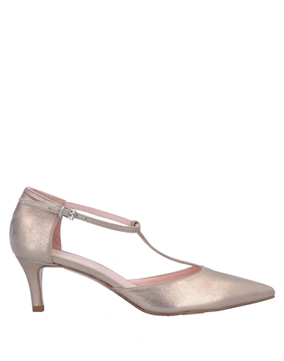 Anna F Pump In Platinum