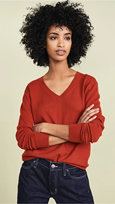 Vince Weekend V Neck Cashmere Sweater In Adobe Red