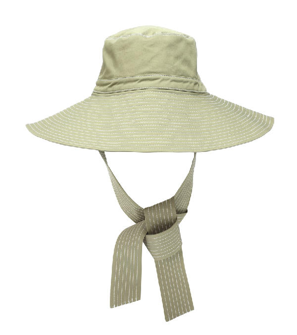 wide brimmed safari hat