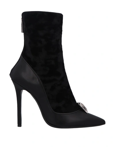 Aperlai Ankle Boot In Black