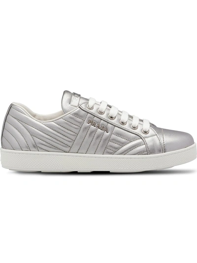 Prada Klassische Sneakers - Silber In Gray
