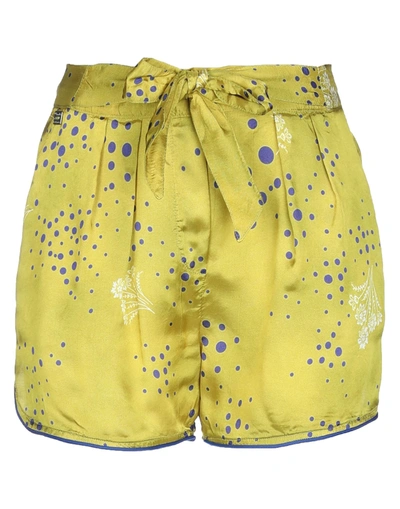 Manila Grace Woman Shorts & Bermuda Shorts Acid Green Size 2 Viscose