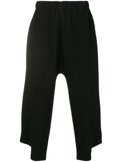 Issey Miyake Cropped Pleated Trousers In Black