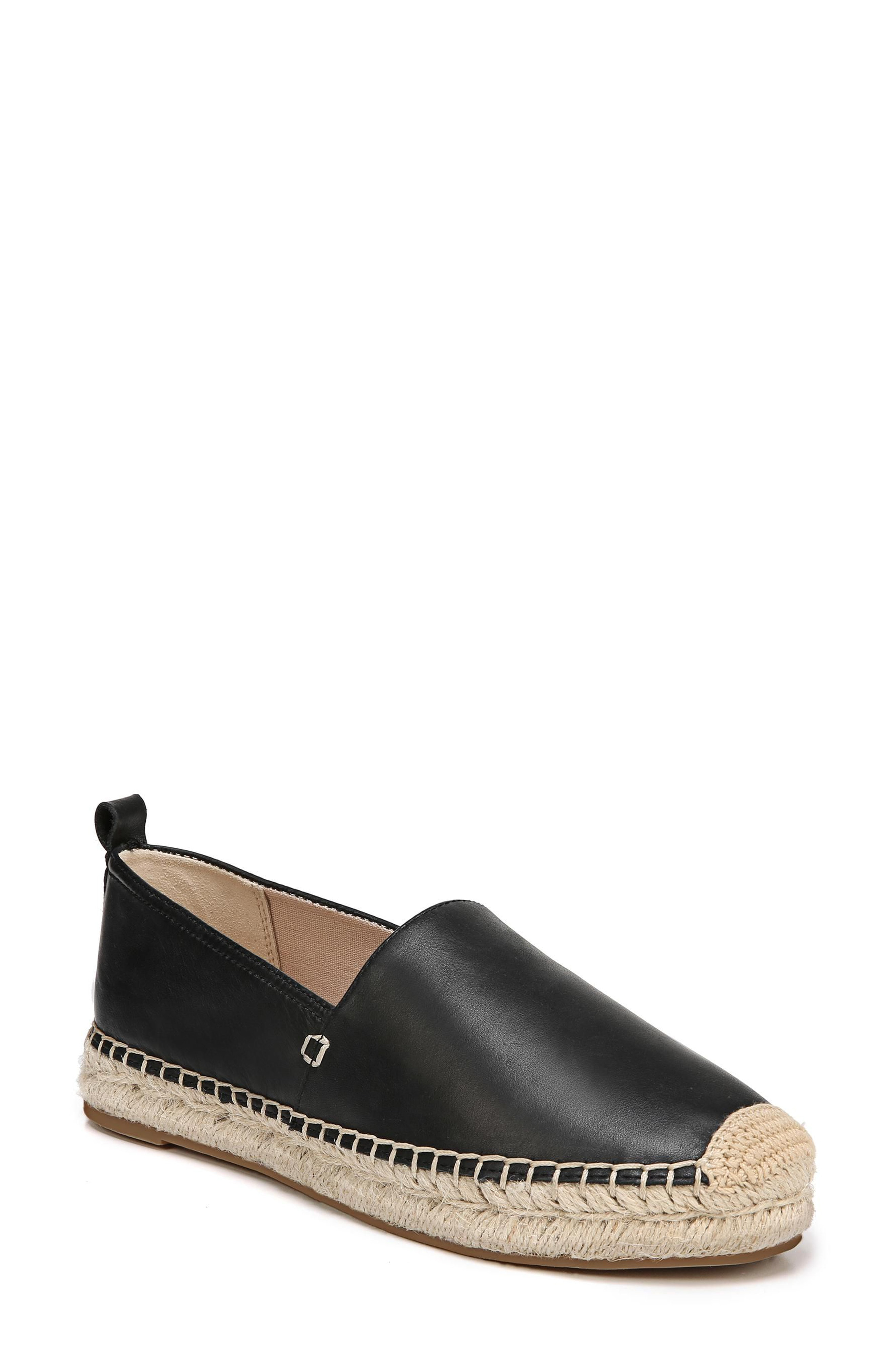 khloe flat mule