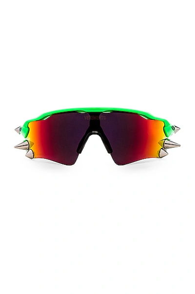 Vetements X Oakley Spikes 200 Sunglasses In Orange & Green