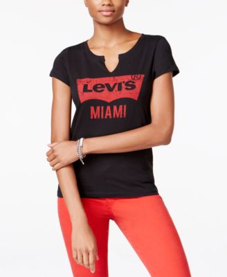 Levi's Levi&#039;s® City Graphic Split-neck T-shirt In Black Miami |  ModeSens