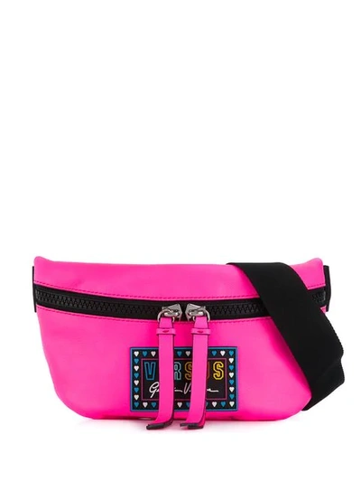 Versus Logo Zipped Belt Bag In Pink