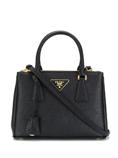 Prada Handtasche Mit Logo-schild - Schwarz In Black