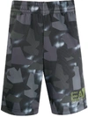 Ea7 Emporio Armani Joggingshorts Mit Camouflage-print - Grün In Green