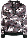 Valentino Kapuzenpullover Mit Camouflage-print - Grau In Grey