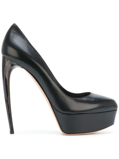 Alexander Mcqueen Pumps Mit Horn-absatz In Black