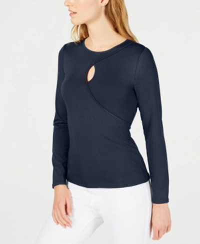 Vince Camuto Keyhole Top In Classic Navy