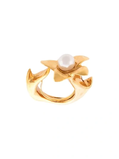 Oscar De La Renta Pearl Flower Ring In Gold