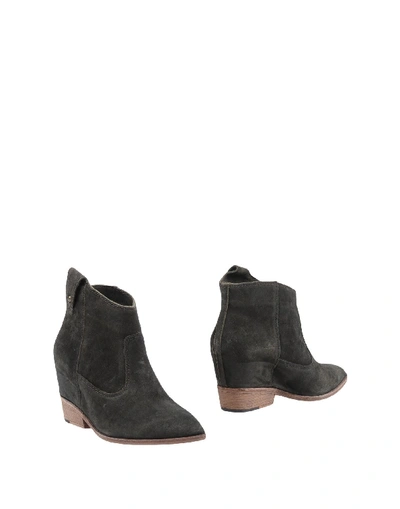 Belle By Sigerson Morrison Ankle Boot In Lead