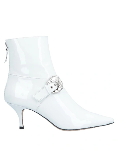 Dorateymur Ankle Boots In White