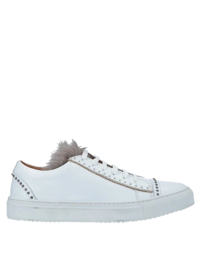 Eleventy Sneakers In White