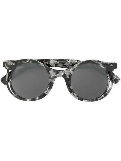 Yohji Yamamoto Printed Round Frame Sunglasses In Schwarz