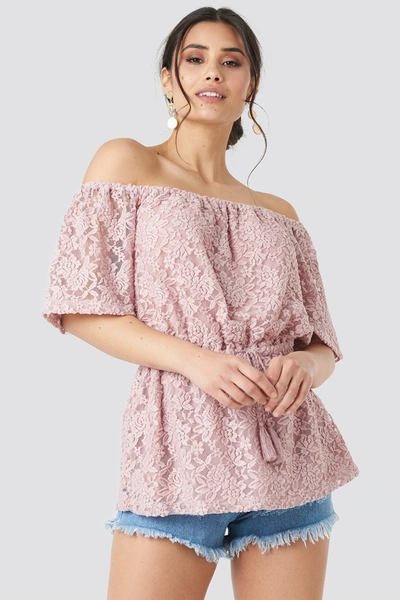 Luisa Lion X Na-kd Off Shoulder Lace Top - Pink In Dusty Light Pink