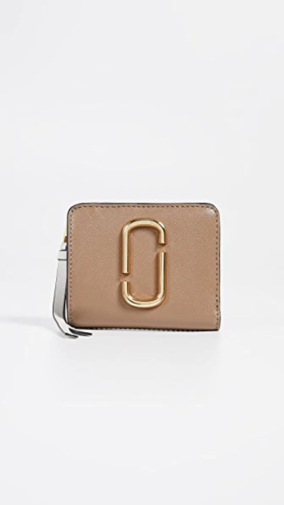 Marc Jacobs Compact Grained Leather Wallet In French Grey Multi