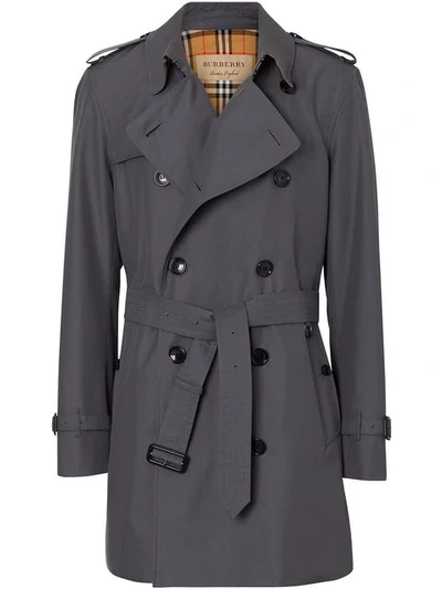 Burberry Short Chelsea Fit Trench Coat In Grau
