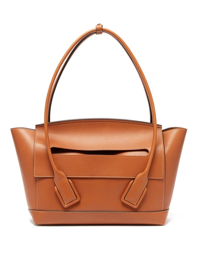 Bottega Veneta The Arco Medium Leather Bag In Brown