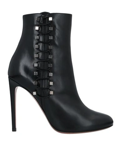 Alaïa Leather Lacing Ankle Boots In Black