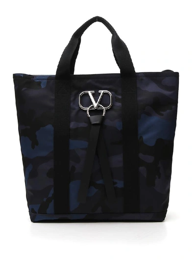 Valentino Garavani Valentino V Ring Camouflage Print Tote Bag In Blue