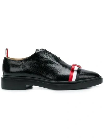 Thom Browne Leather Bow Pebble Grain Shoe In Black