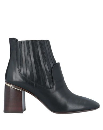 Tod's Ankle Boots In Black