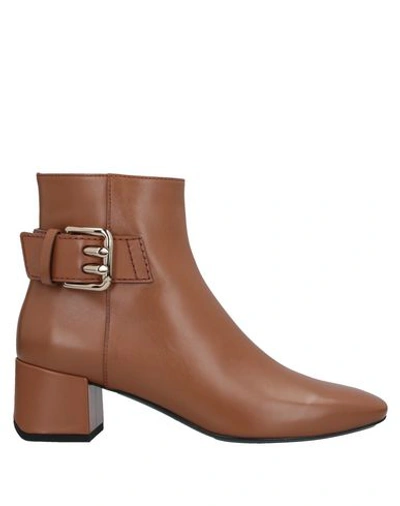 Tod's Ankle Boots In Brown