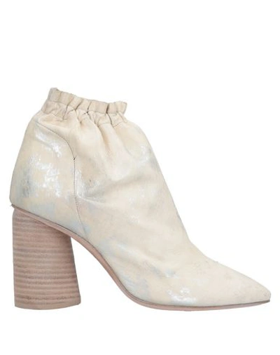Cinzia Araia Ankle Boot In Ivory