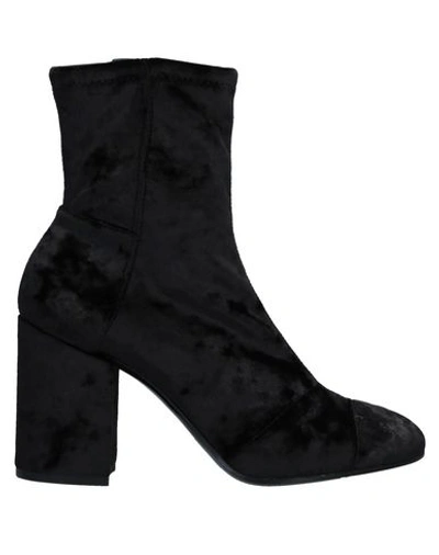Greymer Ankle Boots In Black