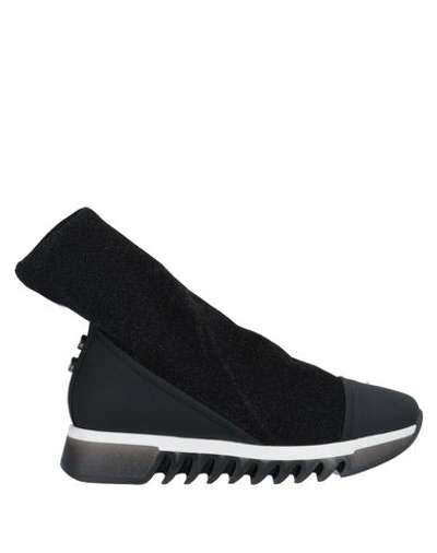 Alexander Smith Ankle Boots In Black