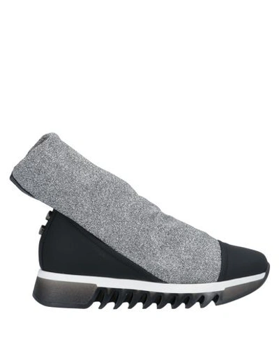 Alexander Smith Ankle Boot In Silver