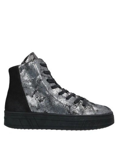 Crime London Sneakers In Silver