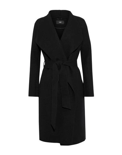 Line Coat In Black