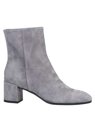 Deimille Ankle Boots In Grey