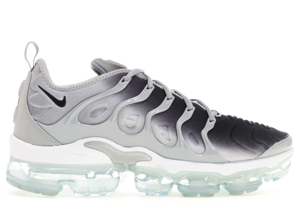 air vapormax plus black and white