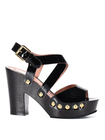 L'autre Chose Wood Heel Patent Leather Sandals In Black