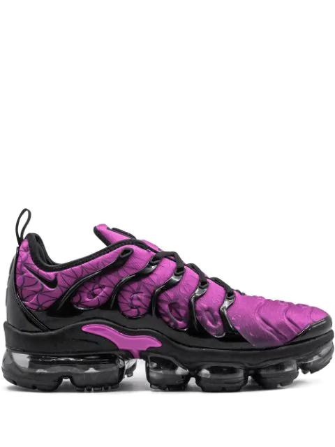 nike vapormax plus black and pink
