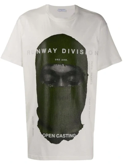 Ih Nom Uh Nit Printed Runway Division' T-shirt In White