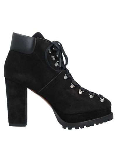 Alaïa Velvet Trecking Boots In Black