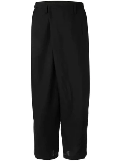 Julius Cropped Drop-crotch Trousers In Black